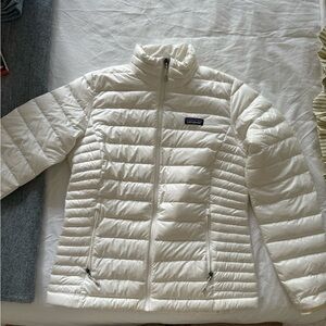 White Patagonia puffer